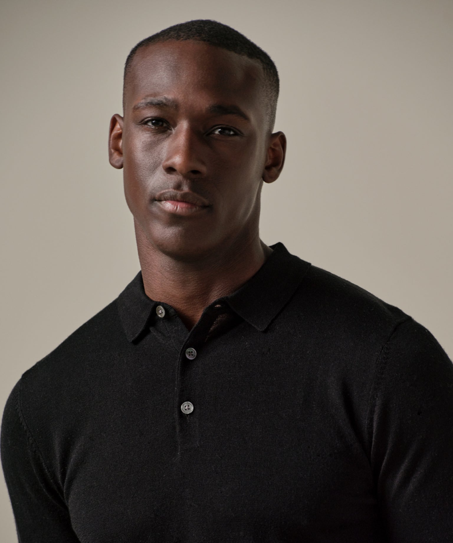 Profuomo - Langarm Poloshirt aus Merinowolle in Schwarz