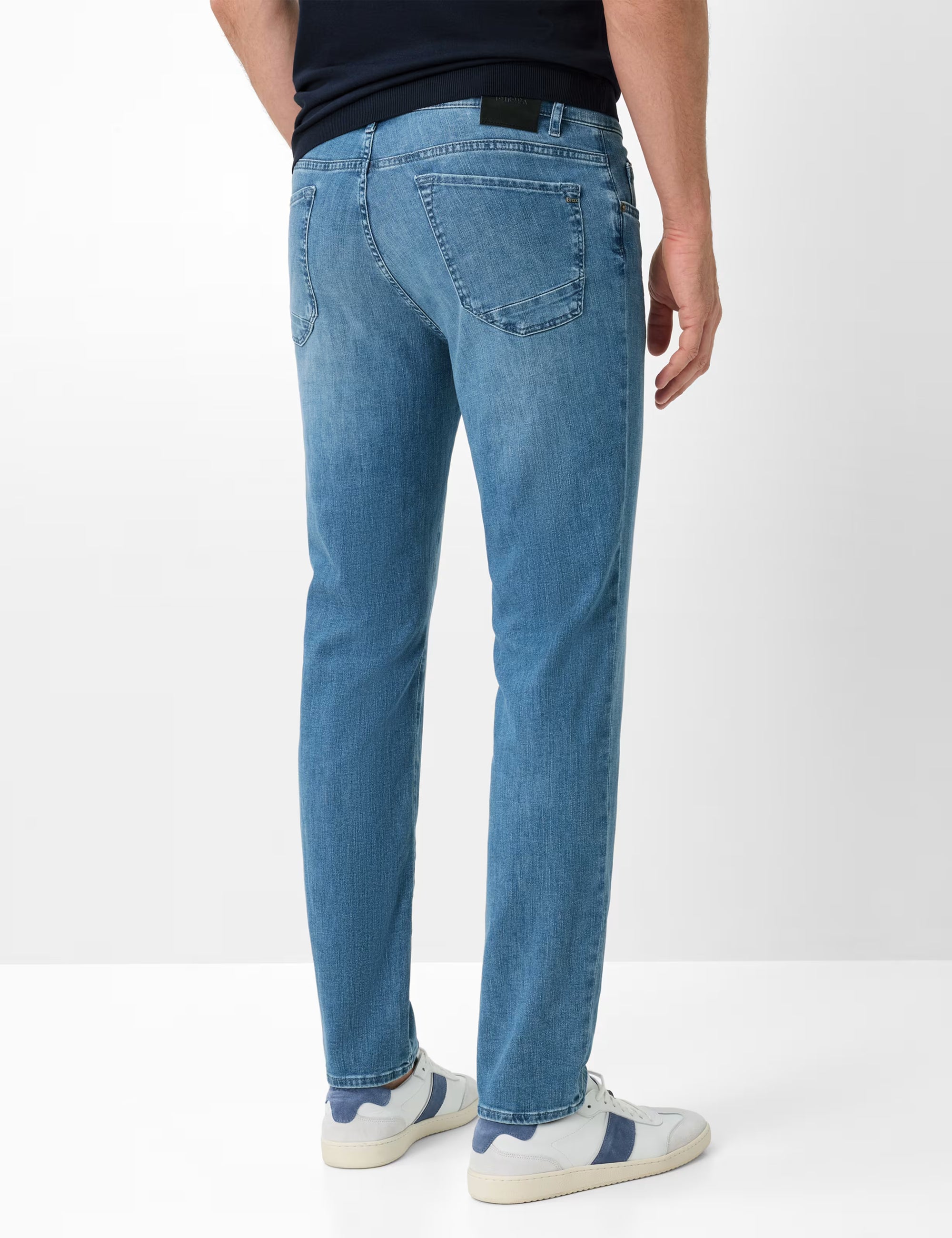 Brax - Leichte  Sommerjeans in blauer Waschung - Chuck